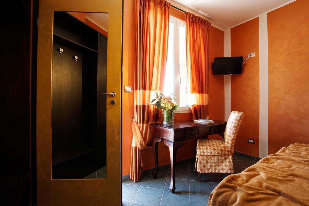 Double or Twin Room with Private Bathroom