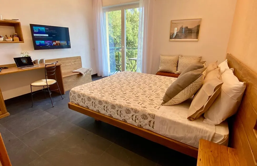 Monterosso Rooms-1